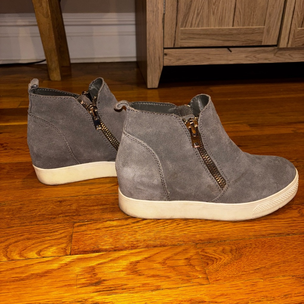 Steve Madden Gray Suede Ankle Booties